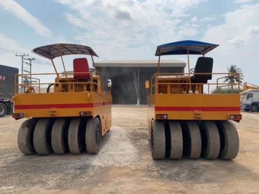 ขายเหมา 3 คัน 1,100,000 บาท  รถบดล้อยาง 9 ล้อ ยี่ห้อ KAWAZAKI KR15B 1คัน และ SAKAI TS7409  2 คัน เก็บงานสวยกิ๊ก เอกสารเล่มทะเบียนครบ 3 คัน พร้อมโอน   SAKAI TS7409 ขายแยกคันละ 495,000 รถบดล้อยาง 9 ล้อ สภาพสวยสุดยอด พร้อมใข้ เครื่องดี เกียร์แรง ยางใหม่ เอกส