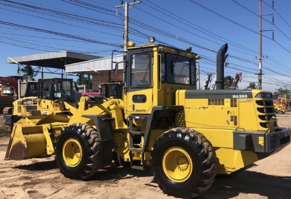 ขายรถตักล้อยาง KOMATSU WA300-3E นำเข้าเองจากญี่ปุ่น สภาพสวยพร้อมใช้ มีVDOการทำงานครับ