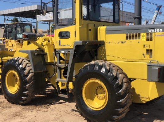 ขายรถตักล้อยาง KOMATSU WA300-3E นำเข้าเองจากญี่ปุ่น สภาพสวยพร้อมใช้ มีVDOการทำงานครับ