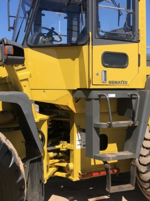 ขายรถตักล้อยาง KOMATSU WA300-3E นำเข้าเองจากญี่ปุ่น สภาพสวยพร้อมใช้ มีVDOการทำงานครับ