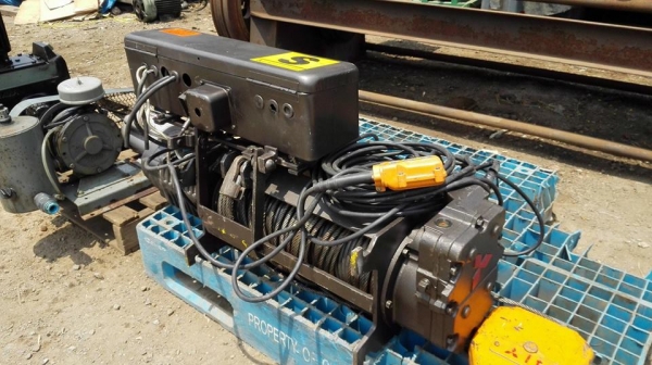 รอกสลิงไฟฟ้าญี่ปุ่น Mitsubishi JAPAN ขนาด 1000 kg สลิงยาว 12 m แก้สายใช้ 380V สภาพสวยขึ้นลงนุ่มนวลพร้อมใช้