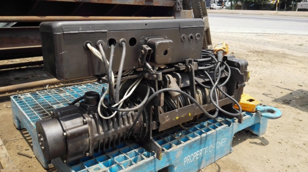 รอกสลิงไฟฟ้าญี่ปุ่น Mitsubishi JAPAN ขนาด 1000 kg สลิงยาว 12 m แก้สายใช้ 380V สภาพสวยขึ้นลงนุ่มนวลพร้อมใช้ รอกสลิงไฟฟ้าญี่ปุ่น Mitsubishi JAPAN ขนาด 1000 kg สลิงยาว 12 m แก้สายใช้ 380V สภาพสวยขึ้นลงนุ่มนวลพร้อมใช้