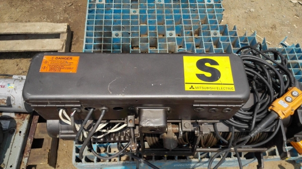 รอกสลิงไฟฟ้าญี่ปุ่น Mitsubishi JAPAN ขนาด 1000 kg สลิงยาว 12 m แก้สายใช้ 380V สภาพสวยขึ้นลงนุ่มนวลพร้อมใช้ รอกสลิงไฟฟ้าญี่ปุ่น Mitsubishi JAPAN ขนาด 1000 kg สลิงยาว 12 m แก้สายใช้ 380V สภาพสวยขึ้นลงนุ่มนวลพร้อมใช้