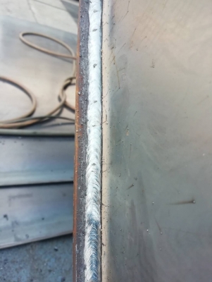 ขายถังน้ำมันใหม่ขนาด 20,000 ลิตร เหล็กหนา 4 มม.ผลิตเอง ราคาใบละ 70,000 บาท  ถังใหม่ผลิตเอง  ไม่ต้องกลัวผนังภายในผุเหมื่อนถังเก่า