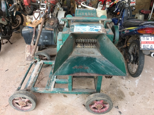 ฝากขายเครื่องสับหญ้า ตัวใหญ่แข็งแรง ฝากขายเครื่องสับหญ้า ตัวใหญ่แข็งแรง