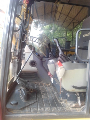 ขายแบคโฮ KOMATSU PC70-7 รถทำงาน9000กว่าชม.ปี58ราคา 850,000
