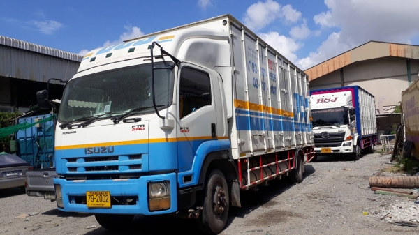 ต้องการขายรถ 6 ล้อ ตู้ 10 บาน ปี 53 2 เพลา 220 แรง หัวเดิม สภาพดี คัชชีสวย สภาพพร้อมใช้  สนใจติดต่อ ด่วน ๆ  064-1466546 , 084-5391041