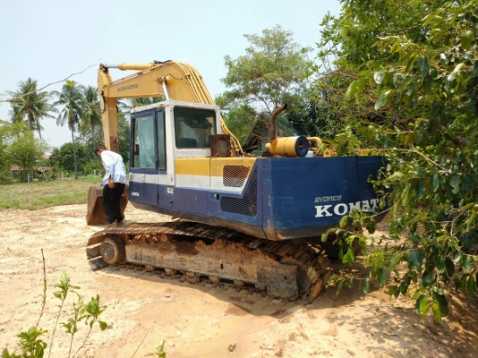 ขายรถแบคโฮโคมัสสุ   รุ่น-PC-200-3  เครื่องดีปั้มแรงพร้อมลุย  มีเอกสารพร้อมโอน สนใจโทร 0981912778  ฉลาดศิลป์