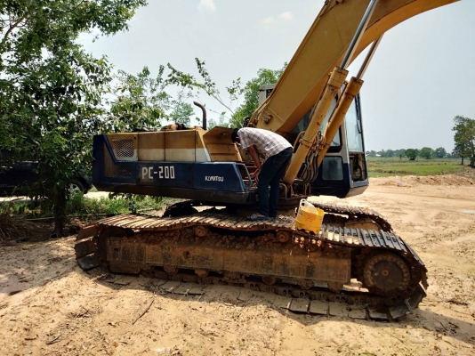 ขายรถแบคโฮโคมัสสุ   รุ่น-PC-200-3  เครื่องดีปั้มแรงพร้อมลุย  มีเอกสารพร้อมโอน สนใจโทร 0981912778  ฉลาดศิลป์