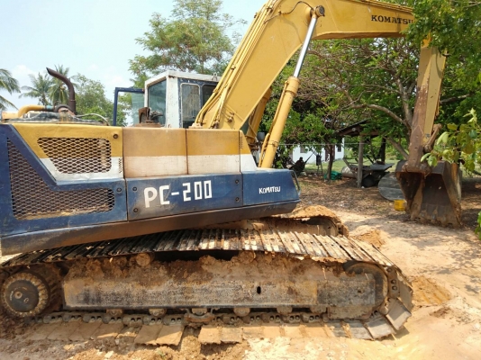 ขายรถแบคโฮโคมัสสุ   รุ่น-PC-200-3  เครื่องดีปั้มแรงพร้อมลุย  มีเอกสารพร้อมโอน สนใจโทร 0981912778  ฉลาดศิลป์