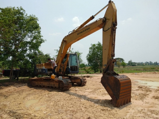 ขายรถแบคโฮโคมัสสุ   รุ่น-PC-200-3  เครื่องดีปั้มแรงพร้อมลุย  มีเอกสารพร้อมโอน สนใจโทร 0981912778  ฉลาดศิลป์