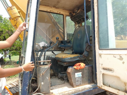 ขายรถแบคโฮโคมัสสุ   รุ่น-PC-200-3  เครื่องดีปั้มแรงพร้อมลุย  มีเอกสารพร้อมโอน สนใจโทร 0981912778  ฉลาดศิลป์