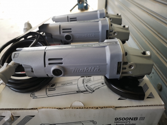 ขายหินเจียร 4 " ของแท้ 100\% สภาพใหม่ สินค้ามี 3 ชิ้น ยี่ห้อ MAKITA รุ่น 9500NB(Made ขายหินเจียร 4 " ของแท้ 100\% สภาพใหม่ สินค้ามี 3 ชิ้น ยี่ห้อ MAKITA รุ่น 9500NB(Made