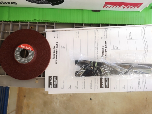 ขายหินเจียร​ 4 &quot; ของแท้​ 100​\% สภาพ​ใหม่​ สินค้ามี​ 3 ชิ้น ยี่ห้อ MAKITA​ รุ่น​ 9500NB​(Made​ 