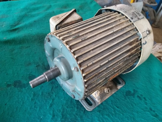 มอเตอร์ Yaskawa สามเฟส 380V ขนาด 1 แรง