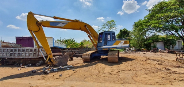 ขายด่วน!! Kobelco SK200 สวยๆค่ะ