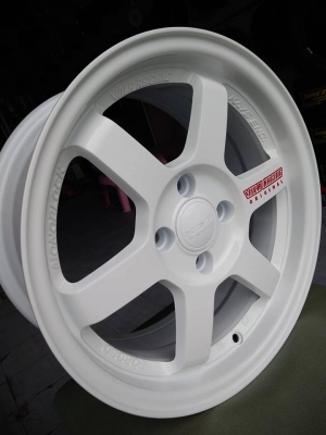 แม็กใหม่ลาย te37 ขอบ 15 สีขาวหยอดแดง แม็กใหม่ลาย te37 ขอบ 15 สีขาวหยอดแดง