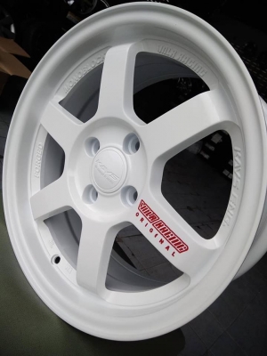 แม็กใหม่ลาย te37 ขอบ 15 สีขาวหยอดแดง แม็กใหม่ลาย te37 ขอบ 15 สีขาวหยอดแดง