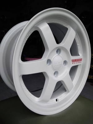 แม็กใหม่ลาย te37 ขอบ 15 สีขาวหยอดแดง แม็กใหม่ลาย te37 ขอบ 15 สีขาวหยอดแดง