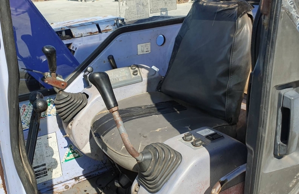 PC75uu-2 KOMATSU (รถนอก นำเข้า ขายถูก)@425,000 รถขุดเก่านอก สถาพดีพร้อมใช้ เพิ่งนำเข้ามายังไม่เคยใช้งานในเมืองไทยเลย เครื่องดีปั้มเเรงพร้อมใช้ บูมอาร์มสวย ช่วงล่างดี เร็วแรง ไม่โหลดพร้อมใช้รถเดิมๆ ขายตามสภาพ เอกสารอินวอยสนใจคลิ๊ก ☎ 081-989-1989 หรั่งครับ