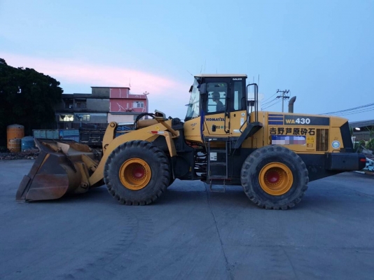 ขายรถตักล้อยาง KOMATSU WA430-5 ซีเรี้ยล 60021 ปี.56 ราคา.2,900,000 รถสวย ใช้น้อย เดิมๆเอกสารใบแจ้งจำหน่าย รถใช้งานอยู่ สนใจโทร.081-3531946 ต่อ.บางนา &amp; ID-LINE รถอยู่ จ.สมุทรปราการ