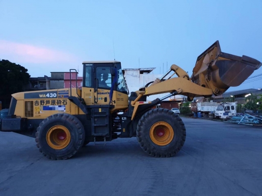 ขายรถตักล้อยาง KOMATSU WA430-5 ซีเรี้ยล 60021 ปี.56 ราคา.2,900,000 รถสวย ใช้น้อย เดิมๆเอกสารใบแจ้งจำหน่าย รถใช้งานอยู่ สนใจโทร.081-3531946 ต่อ.บางนา &amp; ID-LINE รถอยู่ จ.สมุทรปราการ