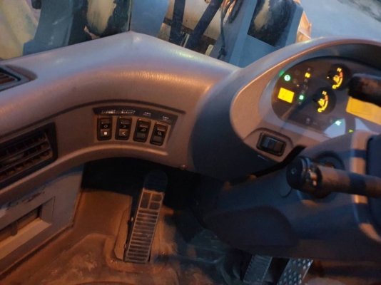 ขายรถตักล้อยาง KOMATSU WA430-5 ซีเรี้ยล 60021 ปี.56 ราคา.2,900,000 รถสวย ใช้น้อย เดิมๆเอกสารใบแจ้งจำหน่าย รถใช้งานอยู่ สนใจโทร.081-3531946 ต่อ.บางนา &amp; ID-LINE รถอยู่ จ.สมุทรปราการ