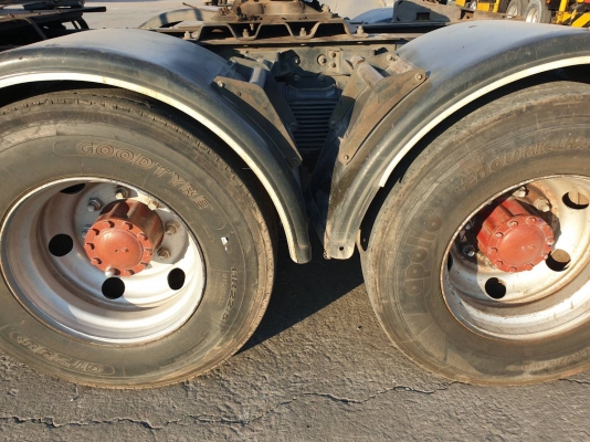 ขายรถหัวลากก๊าส CNG แท้จากโรงงาน 10 ล้อ 2 เพลา ISUZU 360 ปี.55 ราคา.1,080,000 รถสวย ยางสะภาพ 70-80\% สนใจรีบจองด่วนที่.081-3531946 ต่อ.บางนา &amp; ID-LINE รถใช้งานที่ กทม