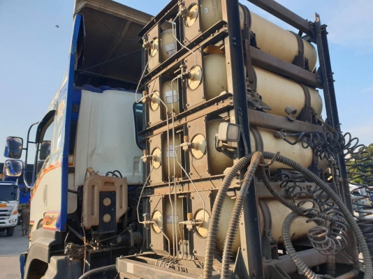 ขายรถหัวลากก๊าส CNG แท้จากโรงงาน 10 ล้อ 2 เพลา ISUZU 360 ปี.55 ราคา.1,080,000 รถสวย ยางสะภาพ 70-80\% สนใจรีบจองด่วนที่.081-3531946 ต่อ.บางนา &amp; ID-LINE รถใช้งานที่ กทม