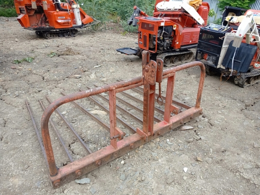 งาใส่รถไถใหญ่ กว้าง1.8เมตร ยาว1.6เมตร ปลายแหลม