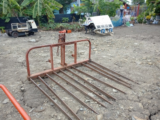 งาใส่รถไถใหญ่ กว้าง1.8เมตร ยาว1.6เมตร ปลายแหลม