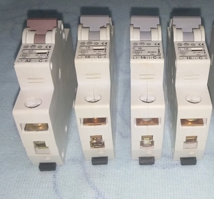 ลูกเมนกันดูด 20A และ ลูกย่อยธรรมดา 32 A,20 ลูกเมนกันดูด 20A และ ลูกย่อยธรรมดา 32 A,20