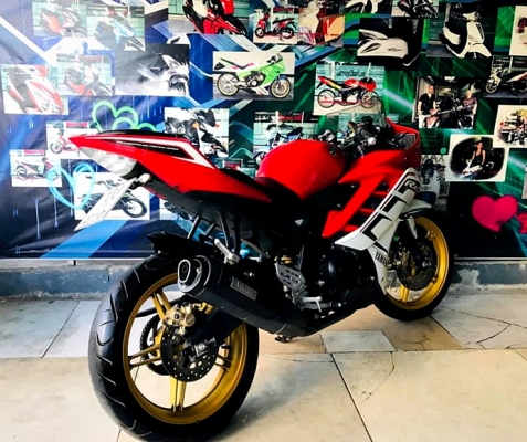 r15 2015 สีแดงขาว 155 ซีซี เครื่องเดิมๆ สีพอใช้ 35900
