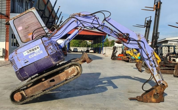 ขายด่วนรถแบคโฮฮิตาชิFX40รุ่นใหม่คอลโทลสั้นน้ำมันปั้มนิ้วดีเทียบเท่าPC40รถนอกสถาพดีพร้อมใช้เพิ่งนำเข้ามายังไม่เคยใช้งานในไทยเลย