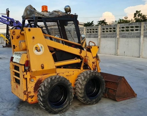 ขายด่วนรถตักยกป๊อบแคทตักยก0.8ตันคิวยกสูง3เมตรรถขับเคลื่อน4ล้อระบบเกียทอกรถนอกเพื่งนำเข้ามายังไม่เคยใช้งานในเมืองไทยเลย ขายด่วนรถตักยกป๊อบแคทตักยก0.8ตันคิวยกสูง3เมตรรถขับเคลื่อน4ล้อระบบเกียทอกรถนอกเพื่งนำเข้ามายังไม่เคยใช้งานในเมืองไทยเลย