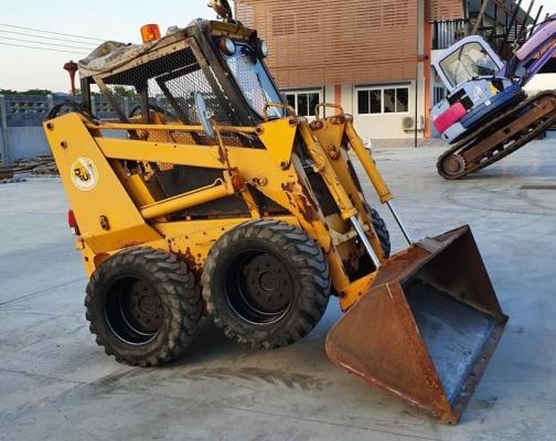 ขายด่วนรถตักยกป๊อบแคทตักยก0.8ตันคิวยกสูง3เมตรรถขับเคลื่อน4ล้อระบบเกียทอกรถนอกเพื่งนำเข้ามายังไม่เคยใช้งานในเมืองไทยเลย ขายด่วนรถตักยกป๊อบแคทตักยก0.8ตันคิวยกสูง3เมตรรถขับเคลื่อน4ล้อระบบเกียทอกรถนอกเพื่งนำเข้ามายังไม่เคยใช้งานในเมืองไทยเลย