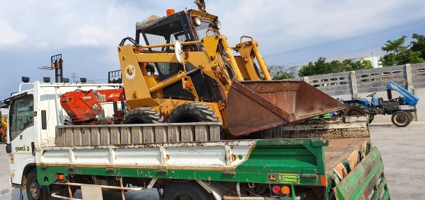 ขายด่วนรถตักยกป๊อบแคทตักยก0.8ตันคิวยกสูง3เมตรรถขับเคลื่อน4ล้อระบบเกียทอกรถนอกเพื่งนำเข้ามายังไม่เคยใช้งานในเมืองไทยเลย ขายด่วนรถตักยกป๊อบแคทตักยก0.8ตันคิวยกสูง3เมตรรถขับเคลื่อน4ล้อระบบเกียทอกรถนอกเพื่งนำเข้ามายังไม่เคยใช้งานในเมืองไทยเลย