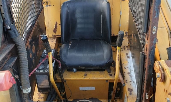 ขายด่วนรถตักยกป๊อบแคทตักยก0.8ตันคิวยกสูง3เมตรรถขับเคลื่อน4ล้อระบบเกียทอกรถนอกเพื่งนำเข้ามายังไม่เคยใช้งานในเมืองไทยเลย ขายด่วนรถตักยกป๊อบแคทตักยก0.8ตันคิวยกสูง3เมตรรถขับเคลื่อน4ล้อระบบเกียทอกรถนอกเพื่งนำเข้ามายังไม่เคยใช้งานในเมืองไทยเลย