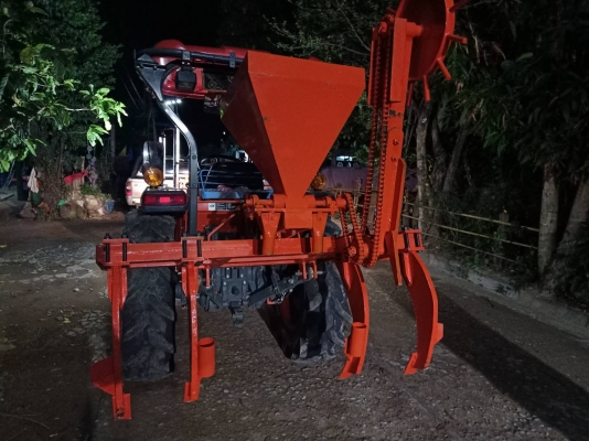 ขายริปเปอร์ฝังปุ๋ย สำหรับรถไถไม่เกิน 50 แรงม้า