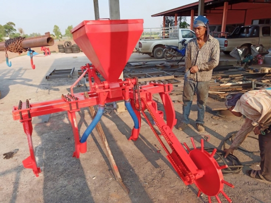 ขายริปเปอร์ฝังปุ๋ย สำหรับรถไถไม่เกิน 50 แรงม้า