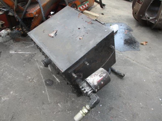 ขายเครน เฮียบพับ 4.75 ตัน+บุ้งกี้ นำเข้า 195000 บาท โทร084-5424150 line id : rapinzat