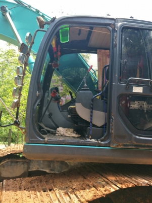มีVDOขายแบคโฮ KOBELCO200-8ํyn12ราคา 1,400,000