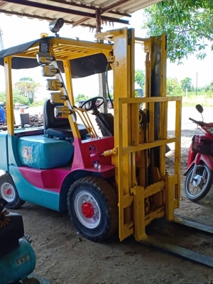 ขายโฟล์คลิฟท์เครื่องดีเซล 2.5 ตัน รายละเอียดโทรถามคุณหนุ่ม086-0748399