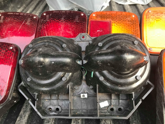 ขายไฟท้าย ฮีโน่ อีซุซุ แท้ติดรถ ขายไฟท้าย ฮีโน่ อีซุซุ แท้ติดรถ