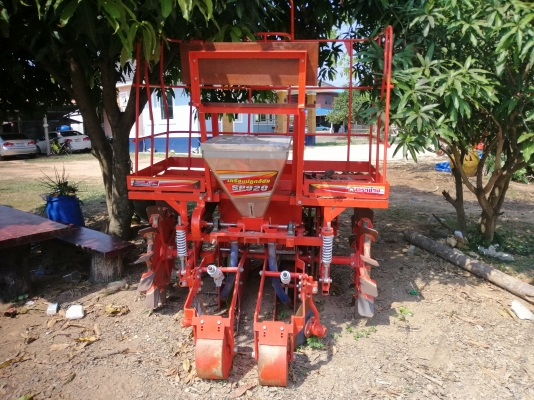 เครื่องปลูกอ้อยตราช้าง sp920
