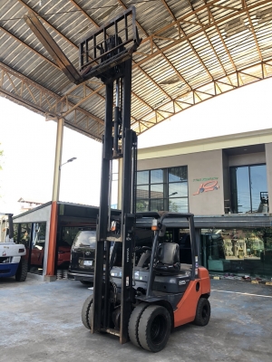 ขายฟอร์คลิฟท์ ดีเซล 2.5 ตัน เสา 4 .30 เข้าตู้