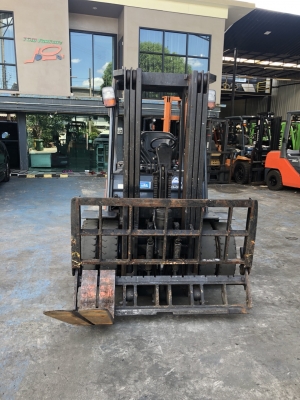 ขายฟอร์คลิฟท์ ดีเซล 2.5 ตัน เสา 4 .30 เข้าตู้