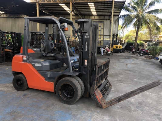 ขายฟอร์คลิฟท์ ดีเซล 2.5 ตัน เสา 4 .30 เข้าตู้