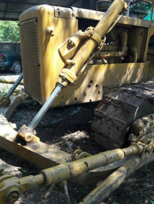 ขาย 255,000 รถแทรคเตอร์  CAT D5D แผ่นตีนไก่ เครื่องดี เกียร์ตัดสมบูนร์ ช่วงล่างสวย รถพร้อมใช้งาน รถอยู่ ชลบุรี 090-772-3710 000-772-3708