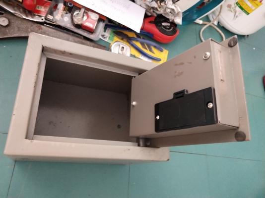 ขายกล่องเหล็กตู้นิรภัยอย่างหนาและหนักเอาไปใช้งานDIY. ขายกล่องเหล็กตู้นิรภัยอย่างหนาและหนักเอาไปใช้งานDIY.